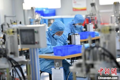 逆行武漢，回川建廠 雨衣妹妹與川鄂友誼工廠的抗疫傳奇